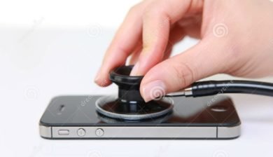 smartphone-examiné-avec-un-stéthoscope (photo dreamstime)